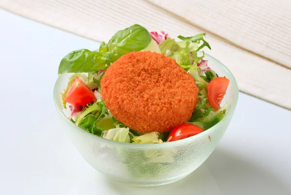 Fried cheese with green salad — Stock Photo, Image