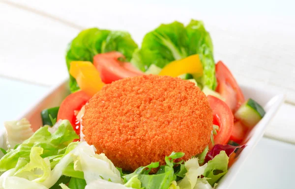 Fried cheese with vegetable salad — Stock Photo, Image