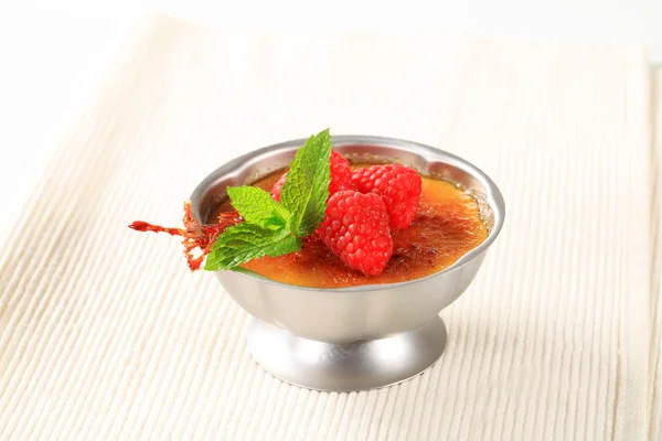 Creme brulee dessert — Stock Photo, Image