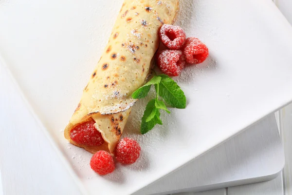 Raspberry crepe — Stock Photo, Image