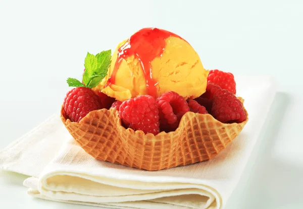 Fruit ice cream dessert — Stock Photo, Image