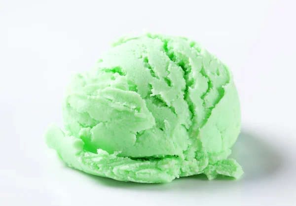 Cucharada de helado verde — Foto de Stock