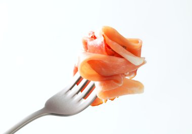 Prosciutto çatal üzerinde