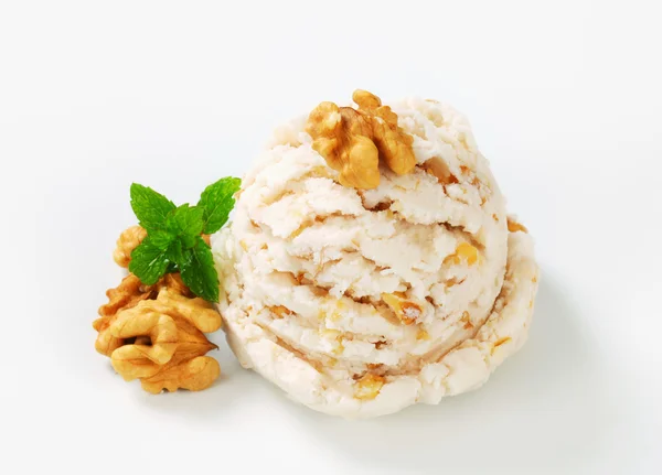 Walnut ice cream — Stock Photo, Image