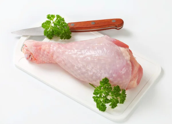 Raw turkey leg — Stock Photo, Image