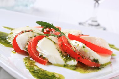 Caprese salatası