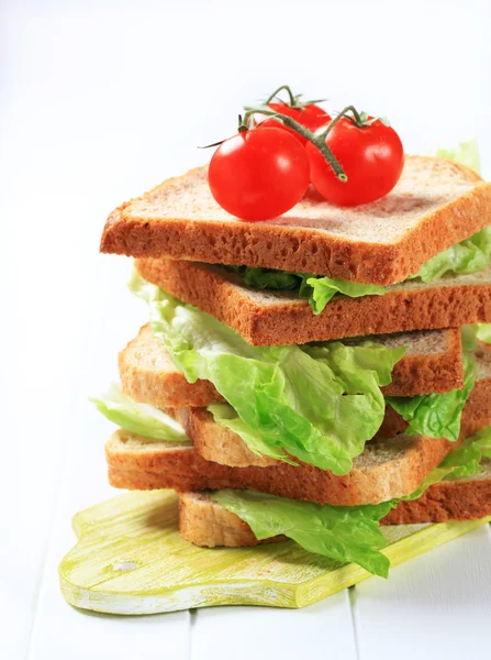 Sliced sandwich bread with lettuce — Stock Photo, Image