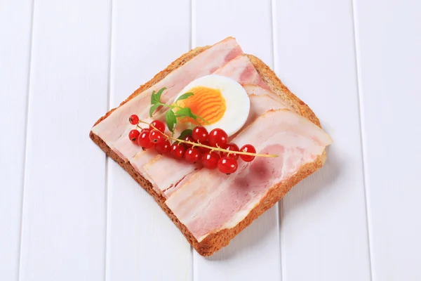 Slice of bread with bacon — Stock Photo, Image