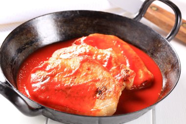 domates soslu domuz eti