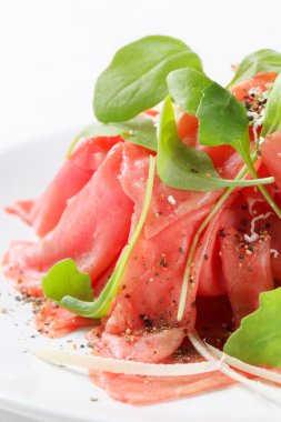 Dana carpaccio tabağı