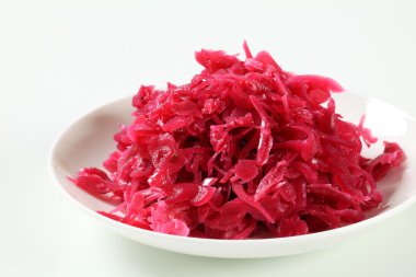 Ağır ateşte pişmiş kırmızı lahana