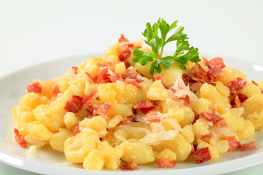 pastırma ve lahana ile küçük patates köfte