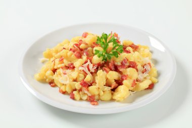 pastırma ve lahana ile küçük patates köfte