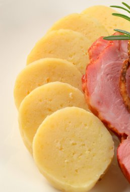 patates köfte ile füme domuz eti 