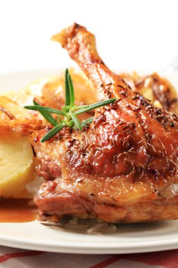 patates köfte ve Beyaz lahana ile ördek kızartma