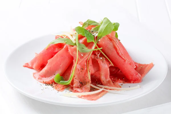 Biff carpaccio maträtt — Stockfoto