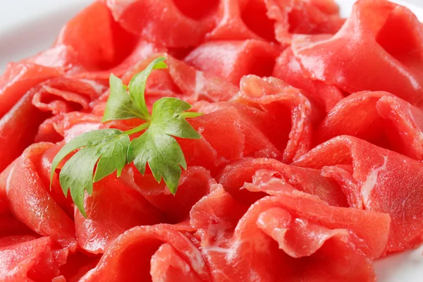 Thinly sliced raw beef — Stockfoto