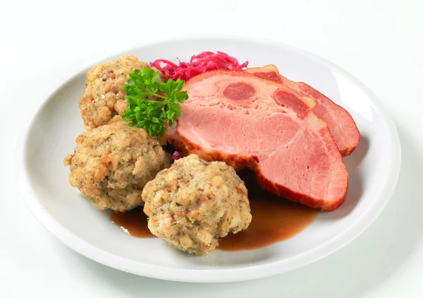 Smoked pork with Tyrolean dumplings and red kraut — Stock Photo, Image