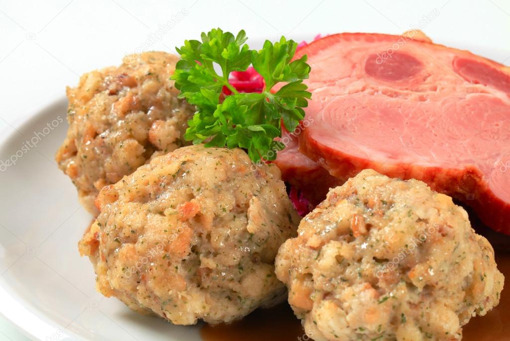 Smoked pork with Tyrolean dumplings and red kraut