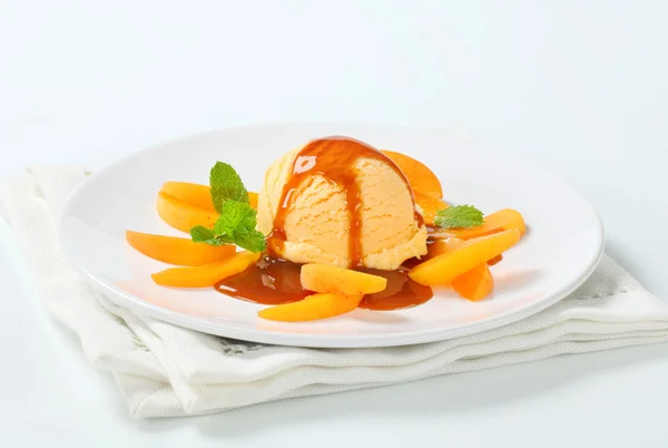 Ice cream dessert — Stock Photo, Image