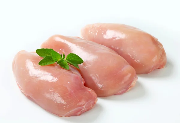 Filetes de pechuga de pollo crudo — Foto de Stock