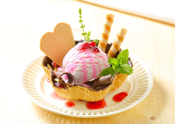 Ice cream sundae — Stock Photo, Image