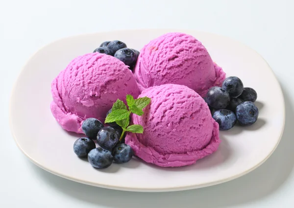 Blueberry ice cream — Stock Photo, Image