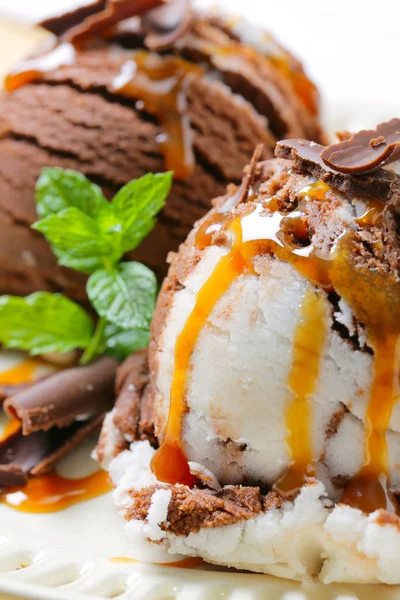 Gelato alla vaniglia al cioccolato — Foto Stock