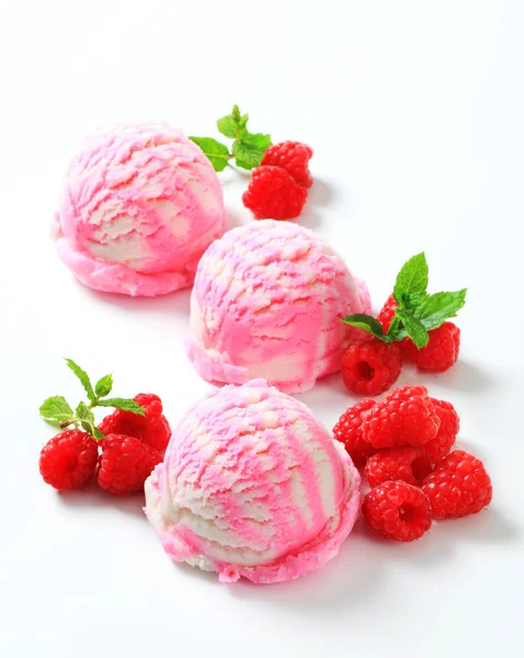 ไอศกรีมราสเบอร์รี่ — ภาพถ่ายสต็อก