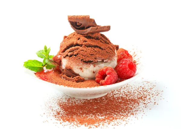 Postre de helado de chocolate con vainilla —  Fotos de Stock