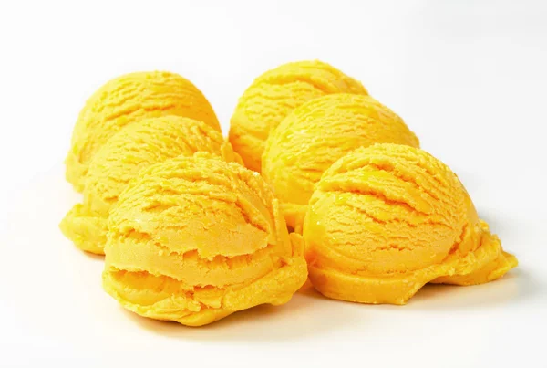 Kopečky zmrzliny žluté — Stock fotografie