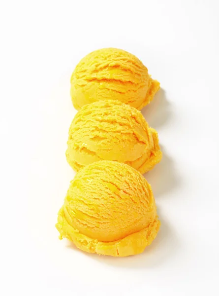 Sarı dondurma kaşık toz — Stok fotoğraf