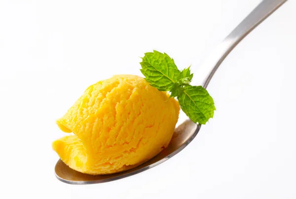 Sarı dondurma kaşık — Stok fotoğraf