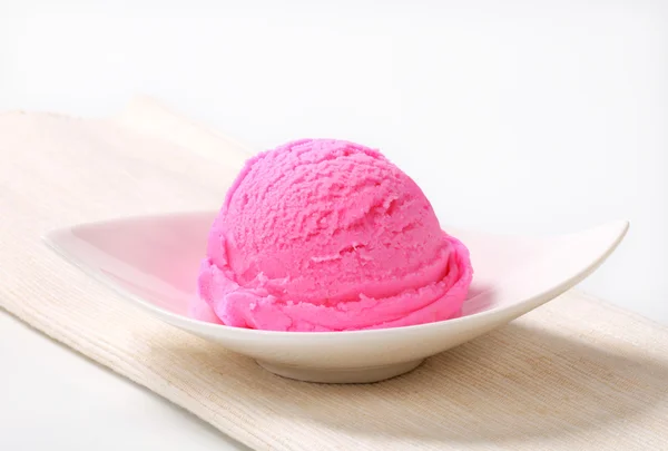 Scoop di gelato rosa — Foto Stock