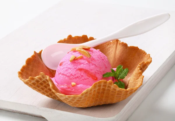 Pink ice cream in a wafer bowl — Stock Photo, Image