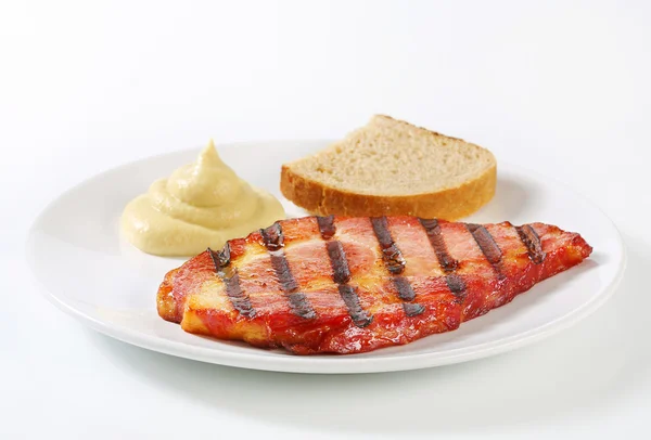 Grilled pork with bread and mustard — Stock Photo, Image