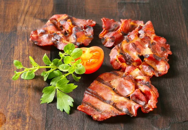 Gegrilde dun gesneden varkensvlees — Stockfoto