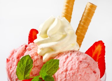 Çilekli dondurma dondurma