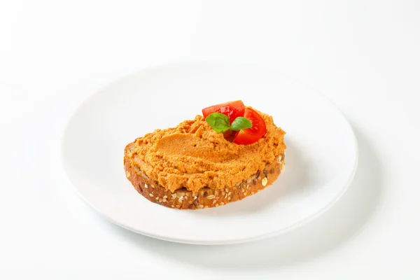 Bread with tomato spread — Stock Photo, Image
