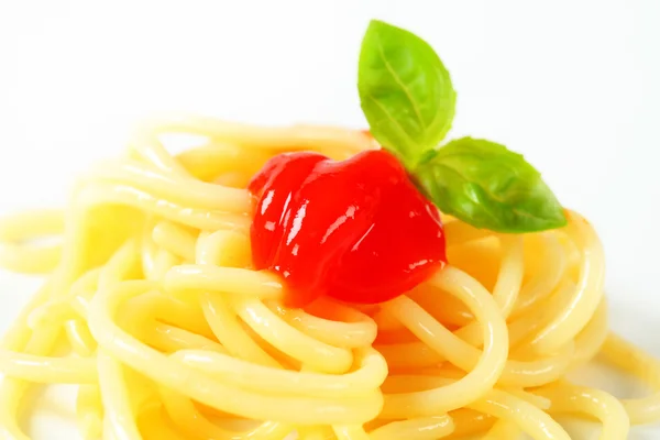 Spaghetti med tomatsås — Stockfoto