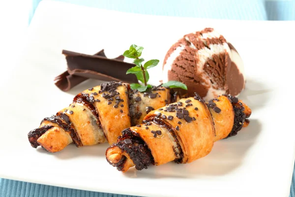 Chocolate crescent rolls with ice cream — Stock Photo, Image