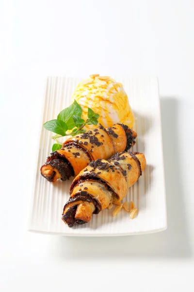 Chocolate crescent rolls with ice cream — Stock Photo, Image