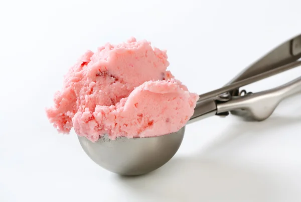 Scoop di gelato rosa — Foto Stock