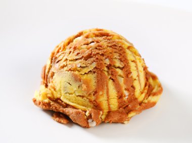 Vanilyalı çikolatalı dondurma.