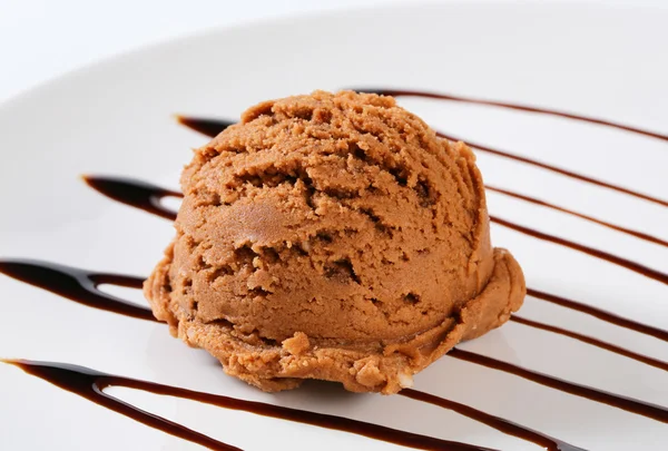 Cucharada de helado de chocolate — Foto de Stock