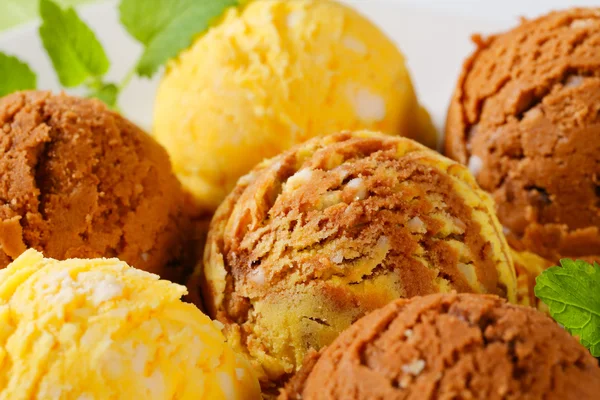 Scoops of ice cream — Stock Photo, Image