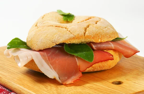 Kuru tedavi Jambonlu sandviç — Stok fotoğraf