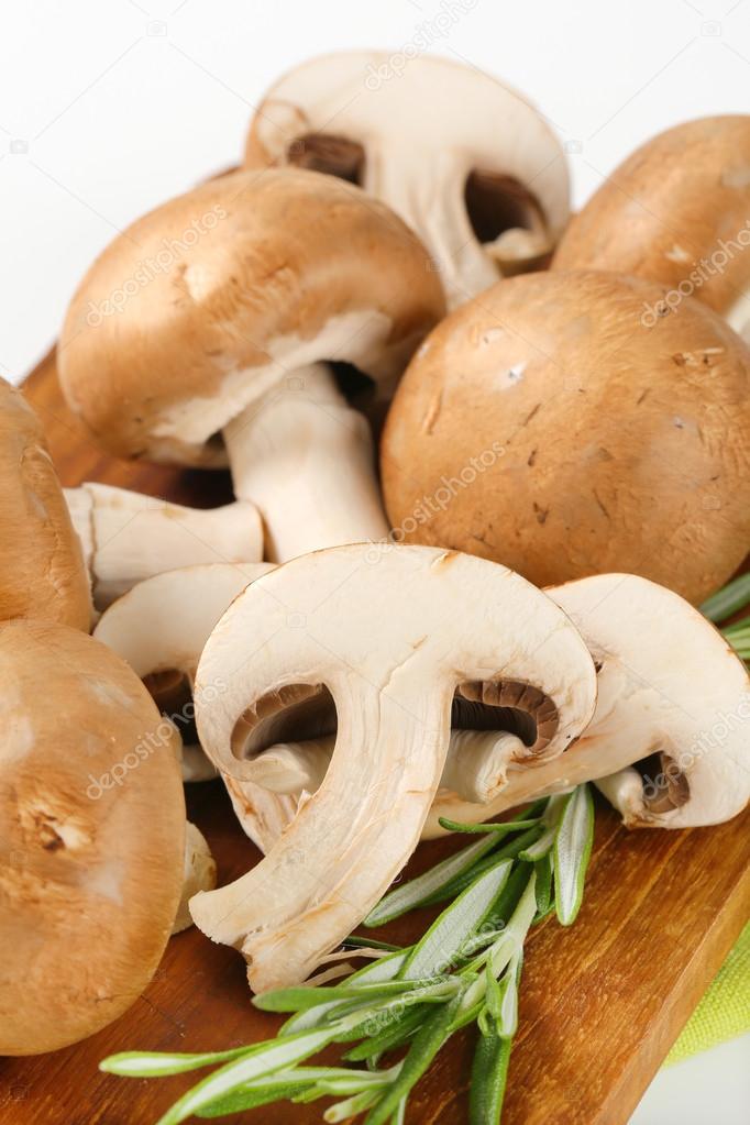 Fresh cremini mushrooms