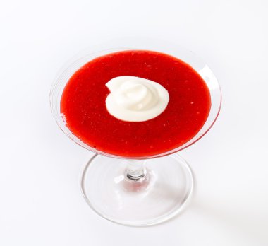 kremalı çilek püresi