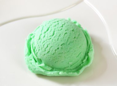 Kepçe yeşil dondurma 